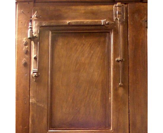 ptn175 door with walnut frame extensions 700