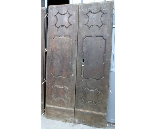 pts329 n. 3 chestnut doors mis. 116 xh 224 from rest.