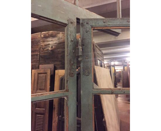 neg010 door to the shop in three pieces, mis. h 292 cm, width. cm224 tot.,