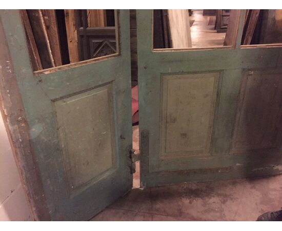 neg010 door to the shop in three pieces, mis. h 292 cm, width. cm224 tot.,