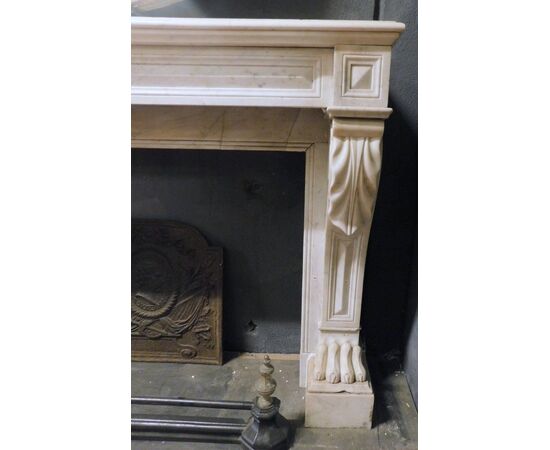 chm429 camino Impero in marmo bianco di Carrara, a zampa di leone, mis. cm 150 x h 103, p. 39 cm 