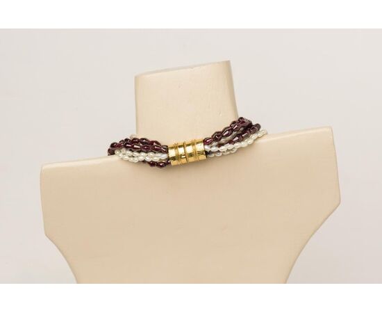 Garnet and river pearls necklace with gold clasp - G / 227     