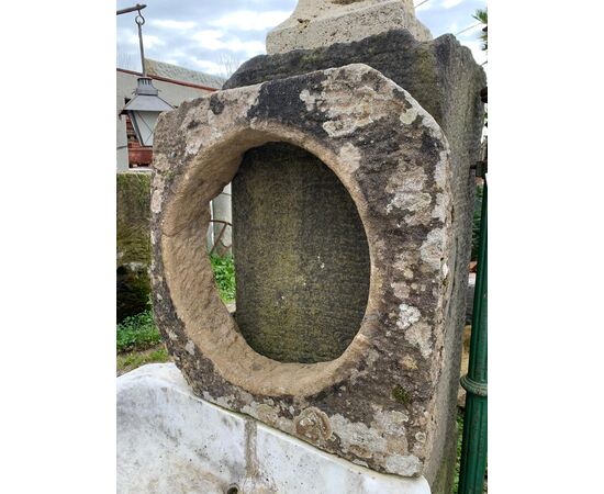 Finestrina “oblò” in pietra di Guamo