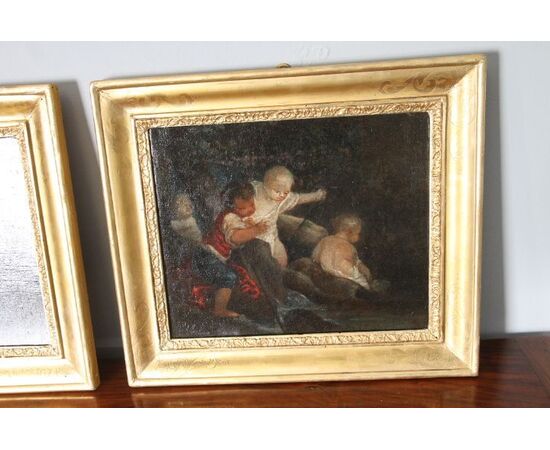 Antica coppia di dipinti epoca XVIII sec “ Gioco Di Putti “ cornice foglia oro . Mis 36 x cm 41 