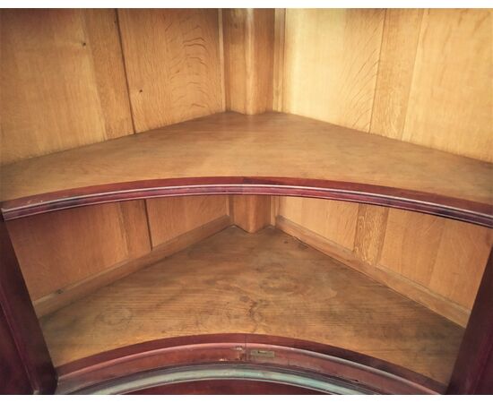 Curved corner cabinet