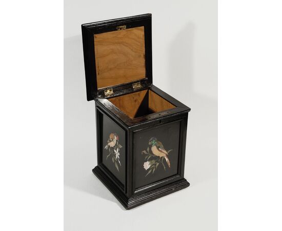 Cigar box, Florence, around 1850, ebony and semi-precious stones.     