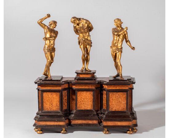Bottega di Francois Duquesnoy, (Bruxelles 1597 – Livorno 1643), La Flagellazione, gruppo di tre figure in bronzo dorato
