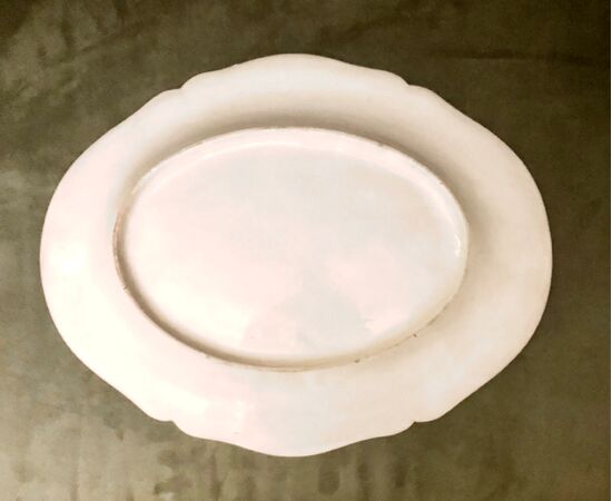 Piatto ovale in porcellana con decoro alla ‘peonia’.Manifattura di Ginori Doccia.