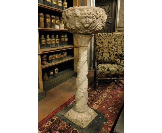 dars415 - acquasantiera in pietra, Luigi XIII, cm l 50 x h 137 x p. 50 