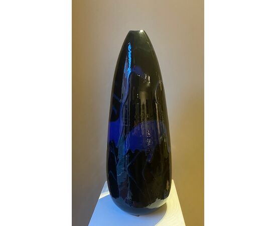 Vaso in maiolica nero con fenicotteri blu