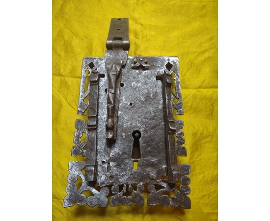 Splendida serratura gotica da cassapanca in ferro forgiato con drago