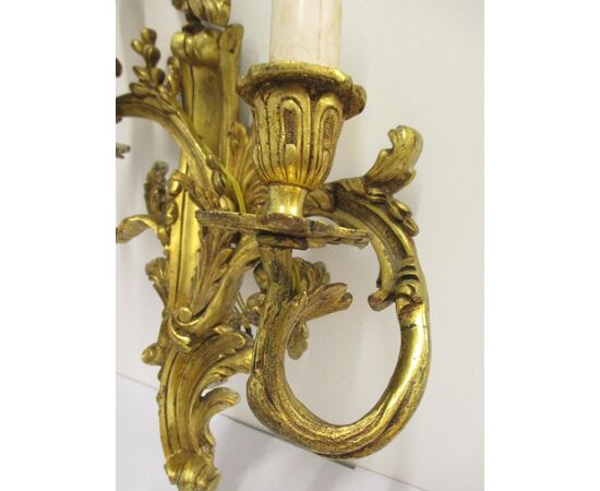 Applique in bronzo dorato in stile Luigi XV a due fiamme - elegante - 900