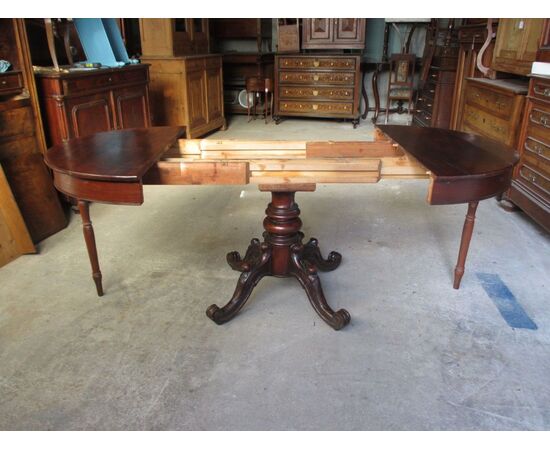 Small round-round table extendable in walnut with central leg half &#39;800     