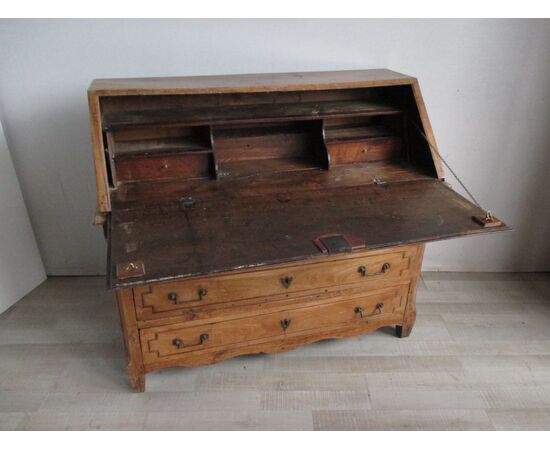 Louis XVI limelight in walnut bureau - secretaire - writing desk - end 700 - XVIII century.     