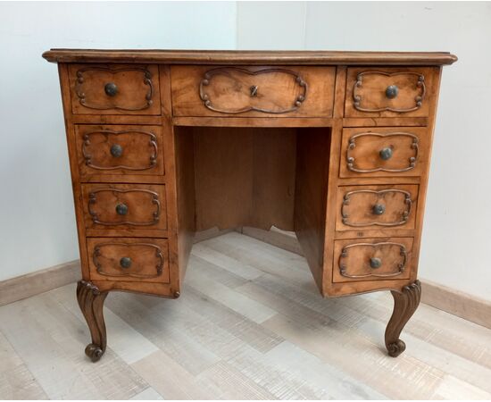 Baroque desk veneered in walnut briar - Louis XV style - 94 cm long!     