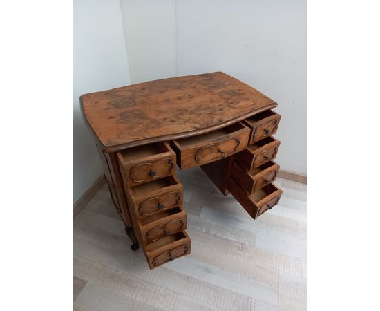 Baroque desk veneered in walnut briar - Louis XV style - 94 cm long!     