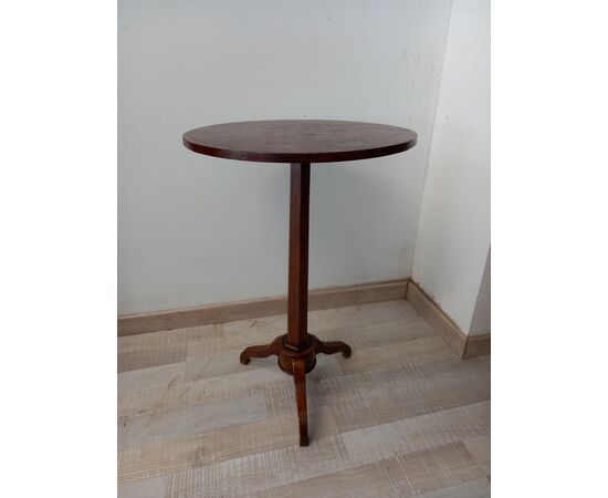 Walnut coffee table with briar top - flower stand - bedside table - late 19th century     