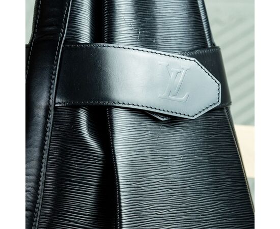 Borsa a tracolla Louis Vuitton mod. Sac D'Epaule in pelle EPI nera, un Vintage Must Have