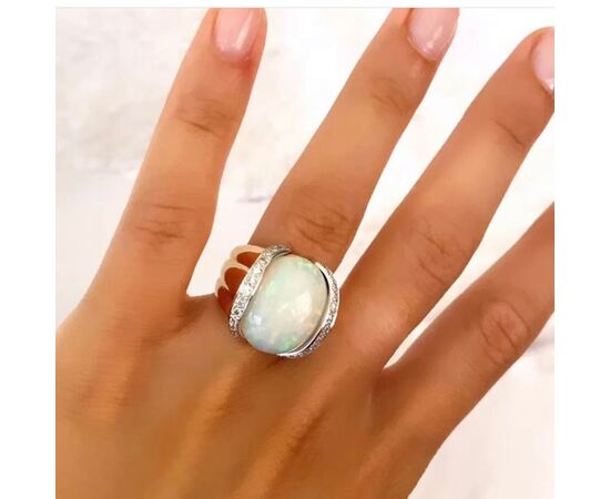 Anello Arlecchino con opale e diamanti