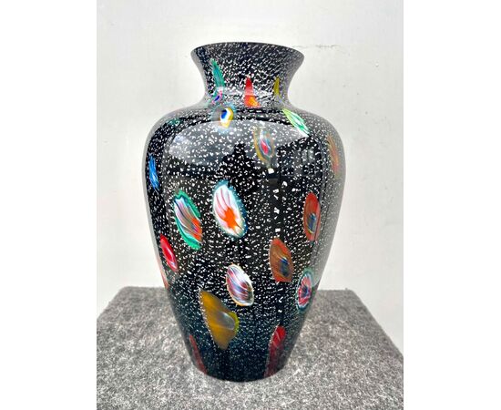 Vaso globulare in vetro incamiciato con foglia argento e murrine.Firma Michielotto 1988.Murano.
