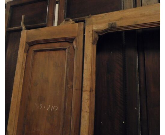 neg045 - shop entrance door in walnut, 19th century, meas. cm l 155 xh 210     