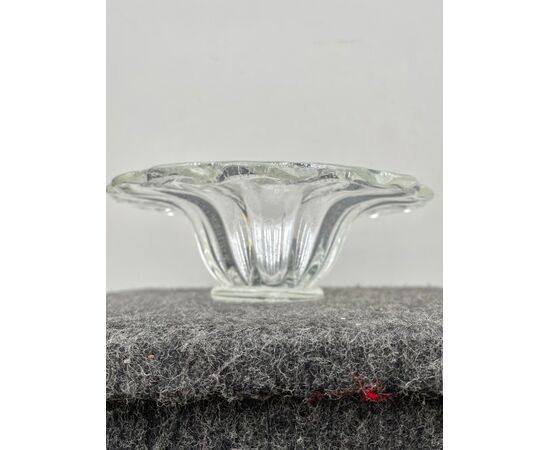 Centerpiece vase in heavy polylobed glass with inclusion of silver leaf.Signed by Diego Bardella.Murano.     