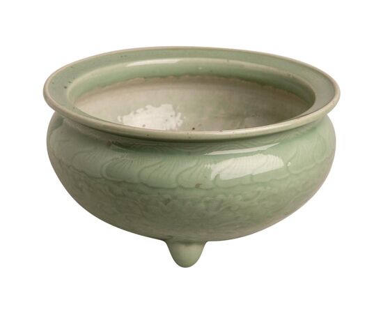 Large 18th century Celadon bowl - O / 481 -     