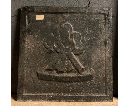 p038 - cast iron plate, &#39;7/800 period, size cm l 45 xh 45     