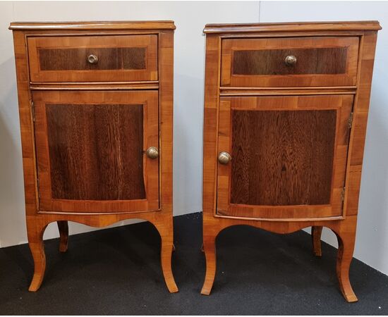 Chest of drawers with pot-bellied bedside tables     