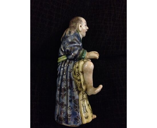 Statuina in porcellana cinese H cm 11,5