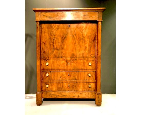 Walnut burl veneer secretaire with 4 drawers and six small drawers inside Italy, Louis Philippe period.     