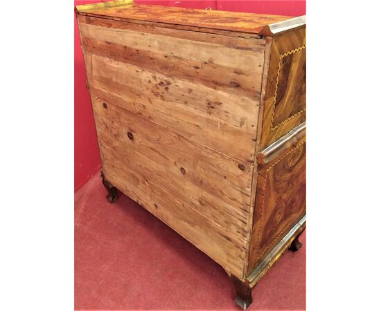 Chest of drawers in walnut briar with secret drawers