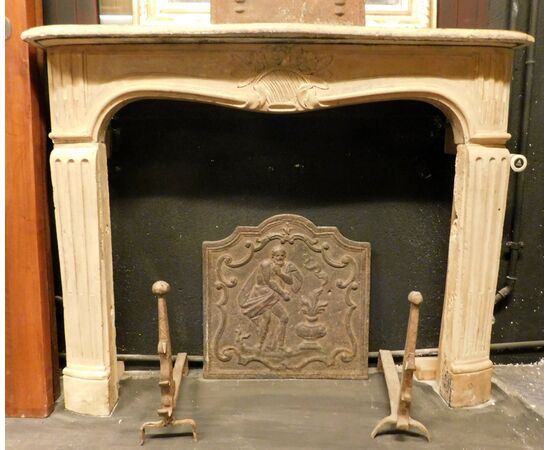 chp341 - Burgundy stone fireplace, 18th century, meas. cm l 129 xh 104 x d. 30     