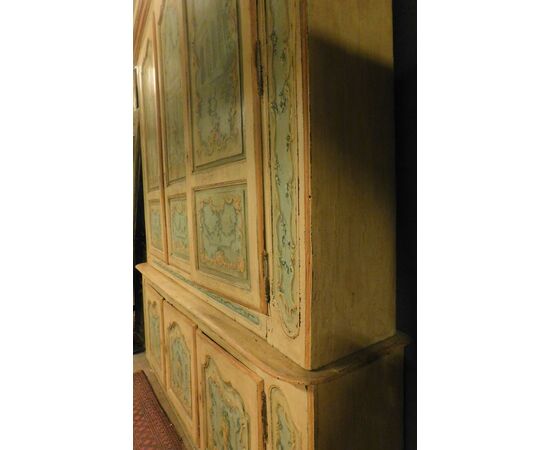 lib120 - lacquered and painted bookcase-cabinet, 18th century, cm l 270 xh 313 x d. 55     