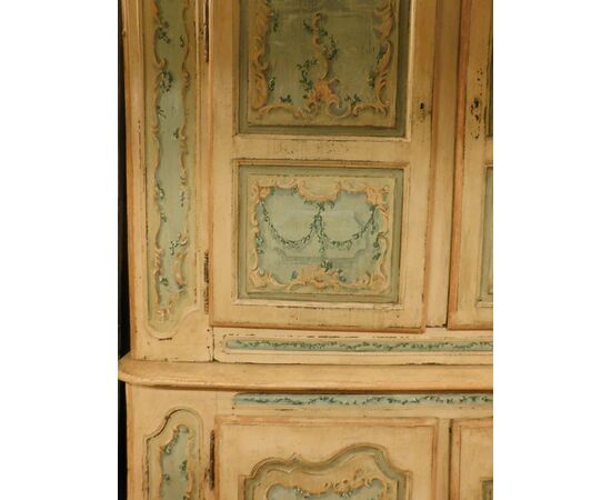 lib120 - lacquered and painted bookcase-cabinet, 18th century, cm l 270 xh 313 x d. 55     