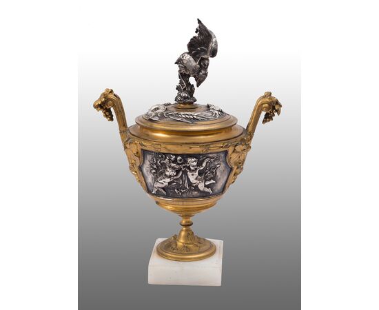 Coppa/Centrotavola antica in bronzo dorato e argento su base di alabastro. Francia XIX secolo.