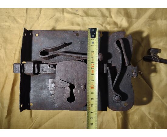 Door lock in working condition complete with key from the end of the 17th century     
