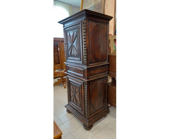 Double body cabinet with one door     