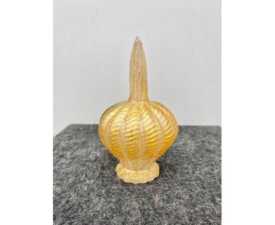 Vasetto in vetro pesante cordonato oro con piccola presa circolare e beccuccio allungato.Barovier & Toso.Murano.