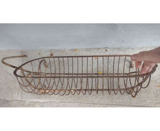 Tilting cradle in painted iron for dolls     