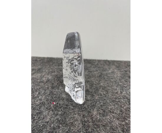 Bassorilievo in cristallo molato con figura dì scoiattolo.Firma,Matts Jonasson.Svezia.