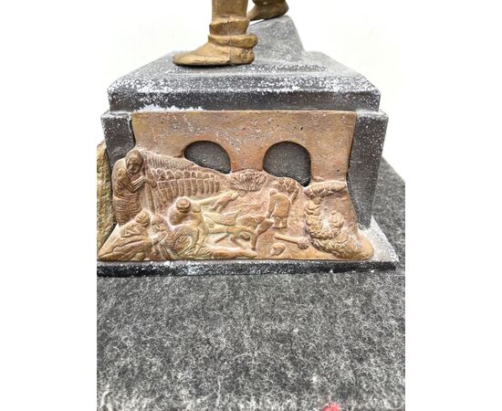 Scultura in antimonio copia del monumento al guerriero di Legnano ( impropriamente associato ad Alberto da Giussano)di Enrico Butti.