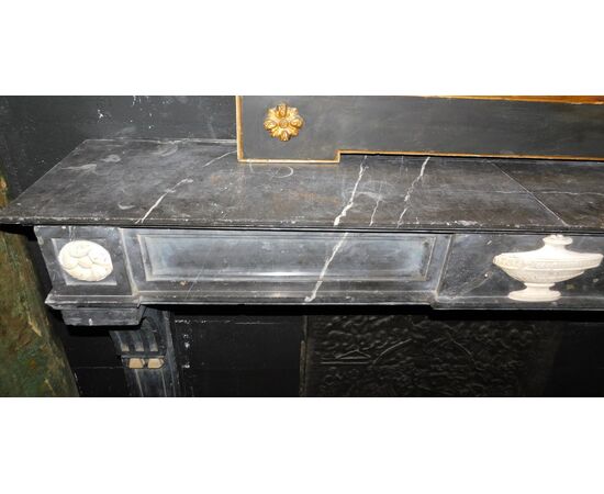  chm717 - camino in marmo nero con venature bianche, misura cm l 181 x h 117  