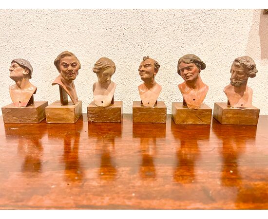 Series of 6 Neapolitan nativity figurines heads in painted terracotta with glass eyes mounted on a wooden base.     