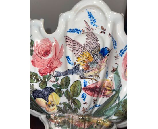 Rinfreschiera - centrotavola in maiolica decorata con motivi floreali e uccellini.Manifattura Antonibon,Nove dì Bassano.