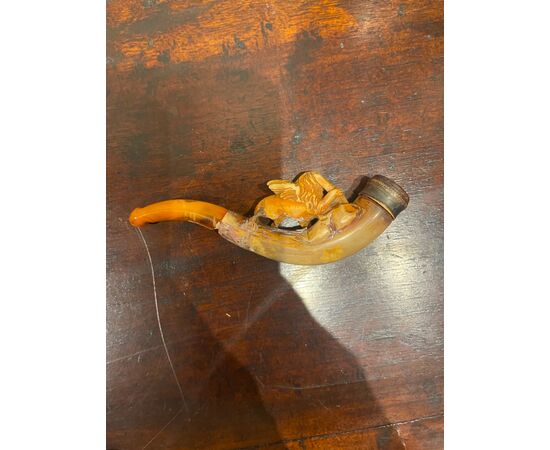 Sea foam pipe (magnesite) with the figure of the Lion of San Marco. Amber mouthpiece. Original box. Italy.     