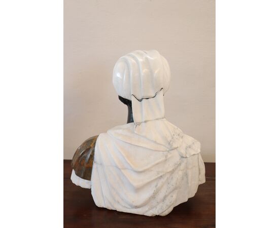 Half-length sculpture in Carrara marble, first half of the 20th century     