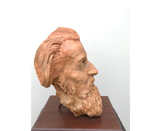 Scultura in terracotta raffigurante  testa dì personaggio maschile con barba.Italia
