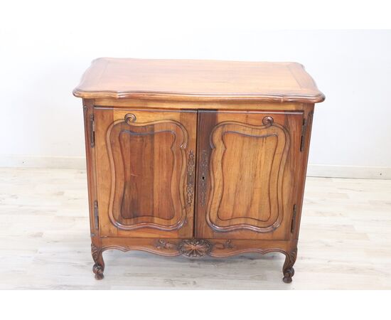 Small Provencal sideboard from the center in solid walnut early century. XX     
