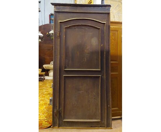 ptl576 - lacquered door complete with frame, 18th century, meas. cm l 121 xh 255     